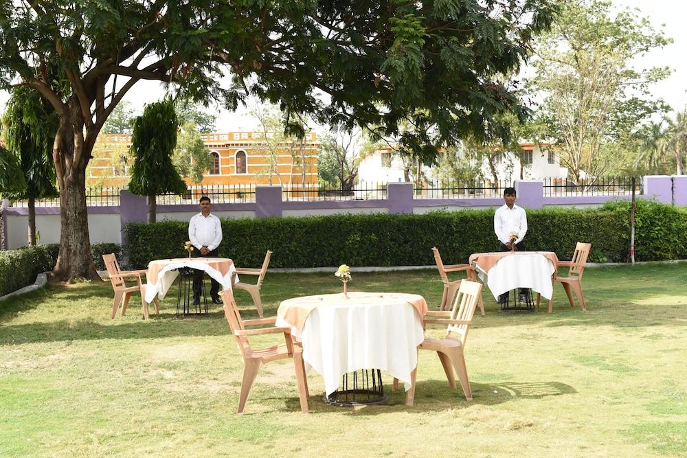 Hotel Lumbini International Bodh Gaya Extérieur photo