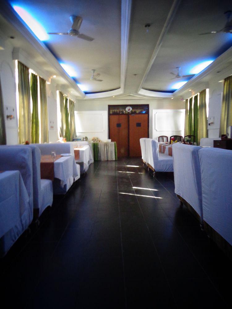 Hotel Lumbini International Bodh Gaya Extérieur photo