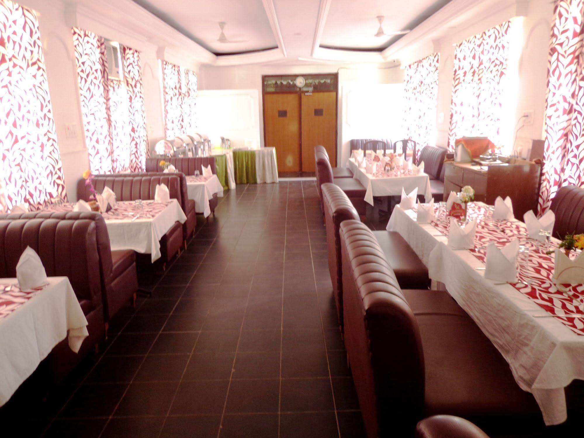 Hotel Lumbini International Bodh Gaya Extérieur photo