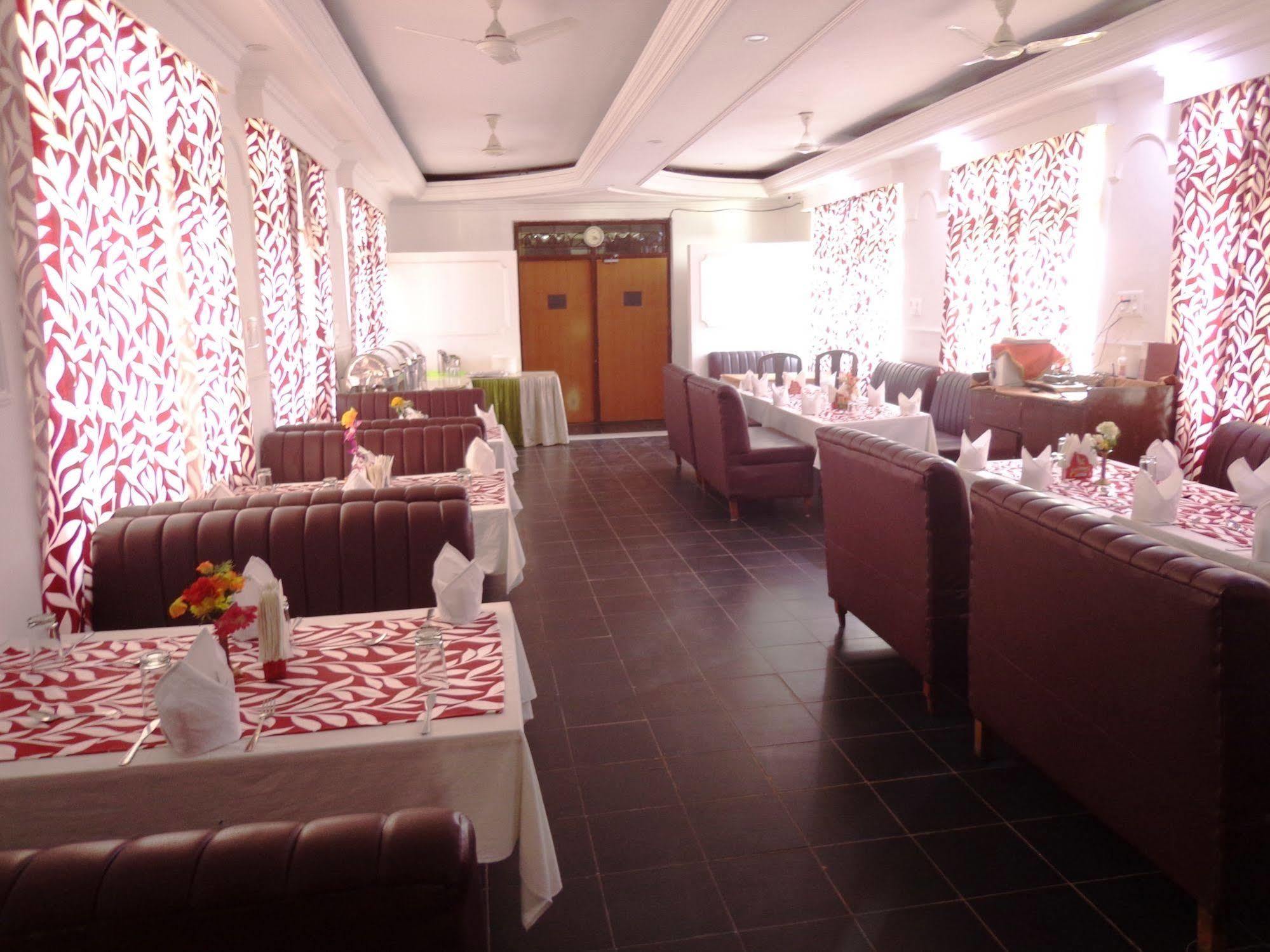 Hotel Lumbini International Bodh Gaya Extérieur photo